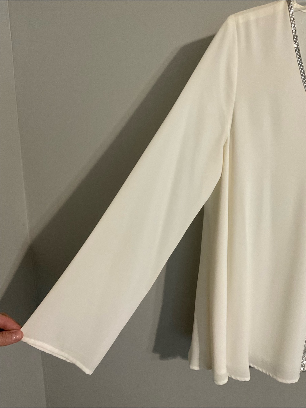 NWT Karen Kane Cream V-Neck Long Sleeve Blouse with Silver Rhinestone Trim Small - Picture 3 of 8